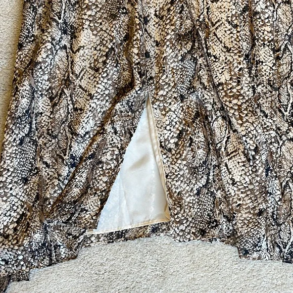 Gibson and latimer snake print dress with belt - Picture 5 of 5